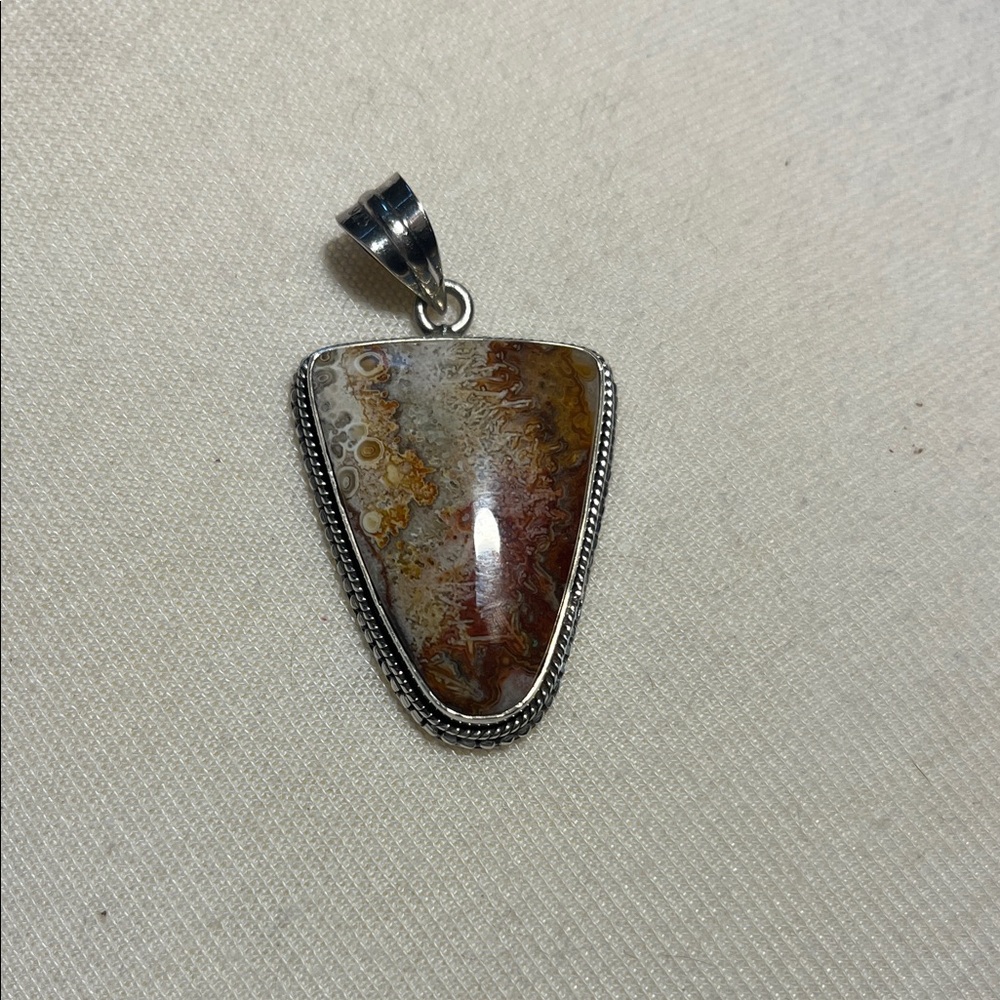 Elegant Silver and Lace Agate Pendant Necklace